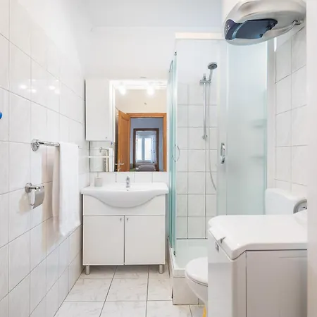 Jasmir - Free Parking Near The Makarska