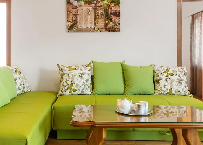 Jasmir - Free Parking Near The Appartement Makarska