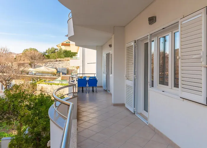 Jasmir - Free Parking Near The Appartement Makarska