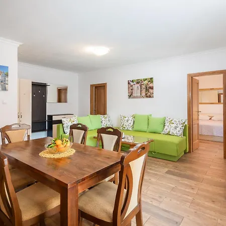 Jasmir - Free Parking Near The Apartman Makarska