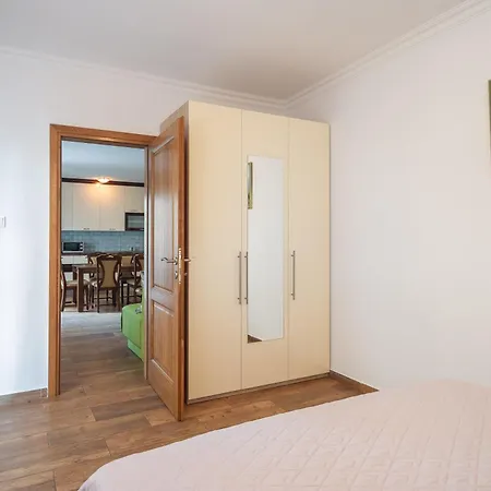 Jasmir - Free Parking Near The Apartment Makarska