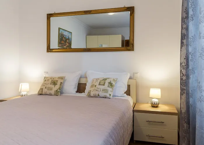 Jasmir - Free Parking Near The Макарска