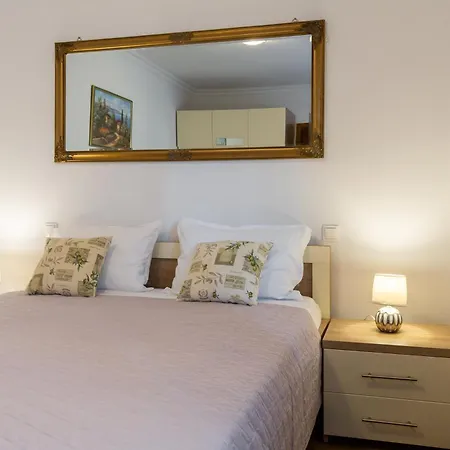 Jasmir - Free Parking Near The Makarska