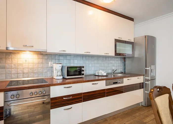 Jasmir - Free Parking Near The Lägenhet